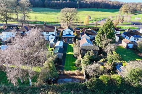 3 bedroom detached house for sale, Stone Road, Tittensor