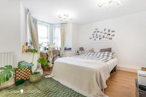 4 bedroom flat to rent, Kyverdale Road, London, N16