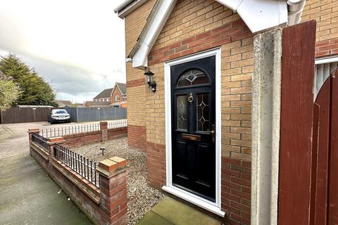 2 bedroom end of terrace house for sale, Wainwright Close, Lowestoft, NR32