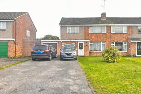 4 bedroom semi-detached house to rent, Woodley, Reading RG5