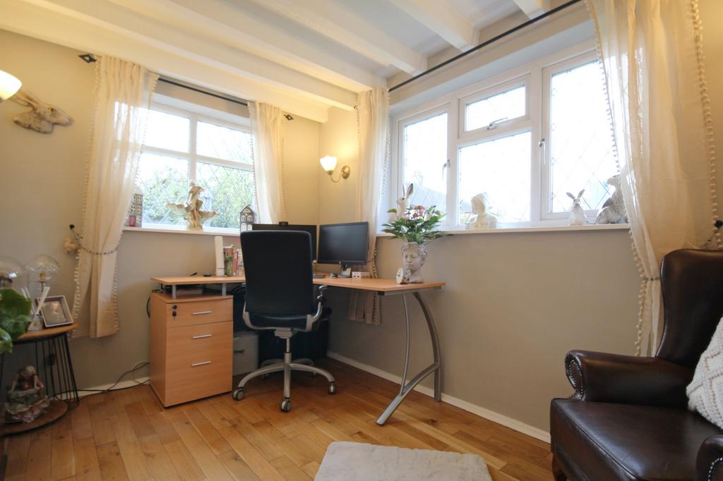 Bedroom 3/Study