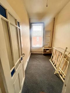 2 bedroom flat to rent, West Street, Rowley Regis B65