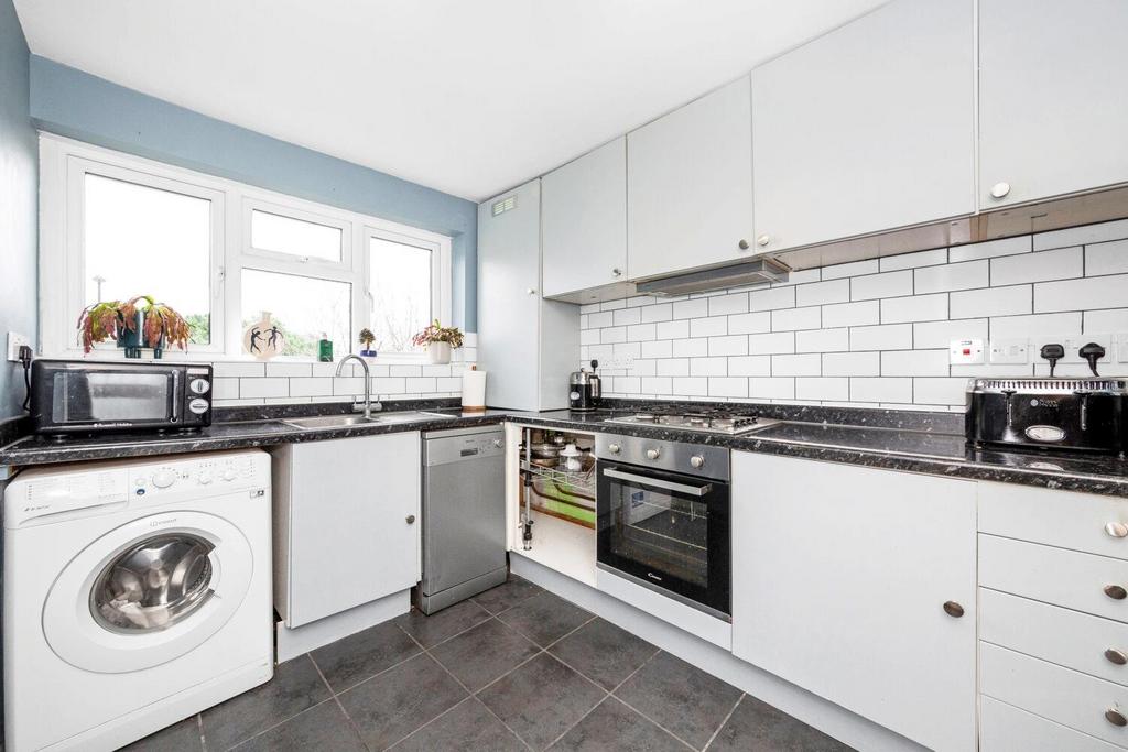 Westwood Hill, Sydenham, London, SE26 2 bed for sale £399,995