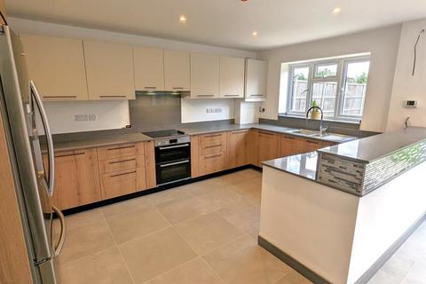 4 bedroom detached house to rent, Church Road, Addlestone KT15