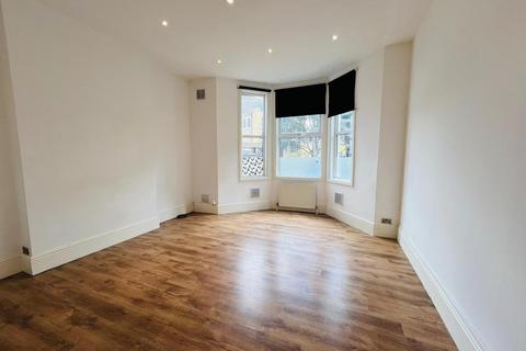 3 bedroom apartment to rent, London NW10