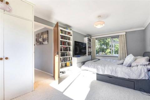 3 bedroom detached house to rent, Pierrefondes Avenue, Farnborough, Hampshire, GU14