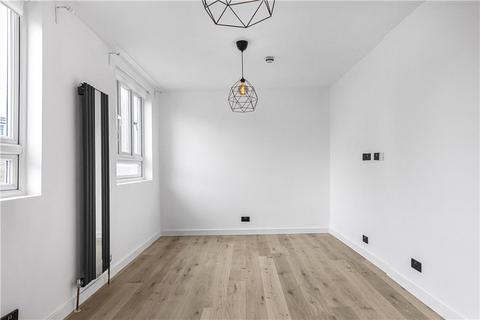 76c Amhurst Road, London, E8 1JH