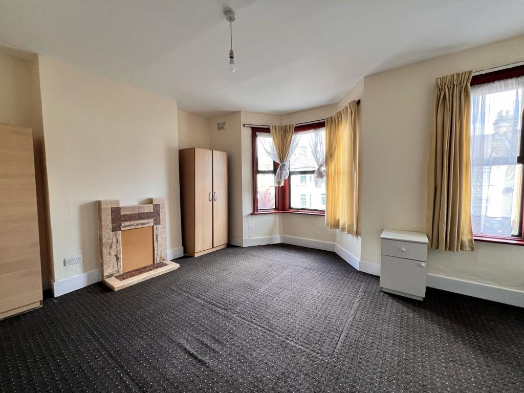 3 Bedroom House Available to Rent in Ilford IG1!