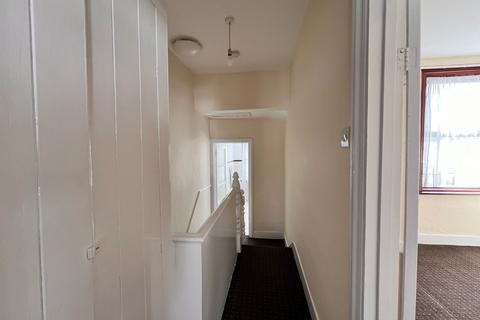 3 bedroom terraced house to rent, Ilford, IG1