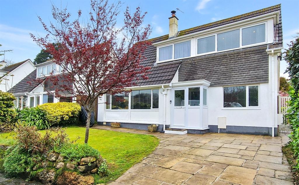 Alexandra Gardens, Penzance TR18 4 bed detached bungalow £550,000
