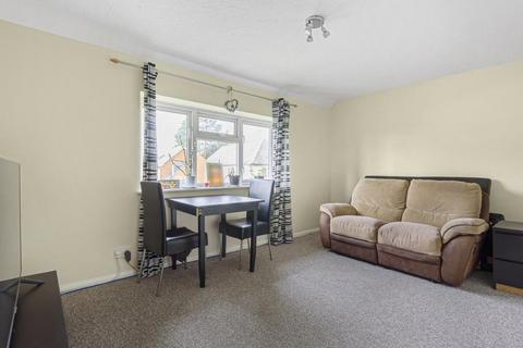 1 bedroom maisonette for sale, West End,  Surrey,  GU24