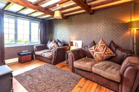 4 bedroom cottage for sale, Poole, Nantwich, CW5