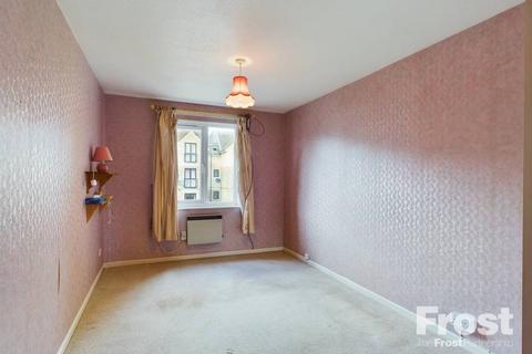 1 bedroom apartment for sale, Cherry Orchard, Staines-upon-Thames, Surrey, TW18