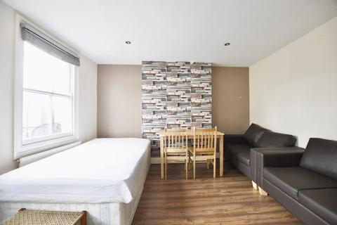 3 bedroom flat to rent, Mare Street, Hackney, E8