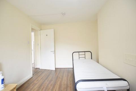 3 bedroom flat to rent, Mare Street, Hackney, E8