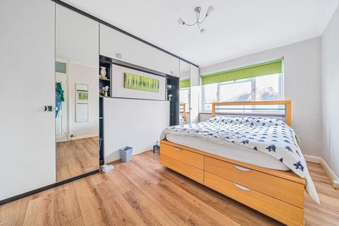 29 Raynton Drive, Hayes, UB4 8BE