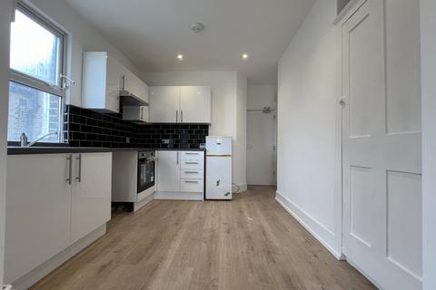 2 bedroom flat to rent, Brownhill Road, Lewisham, SE6