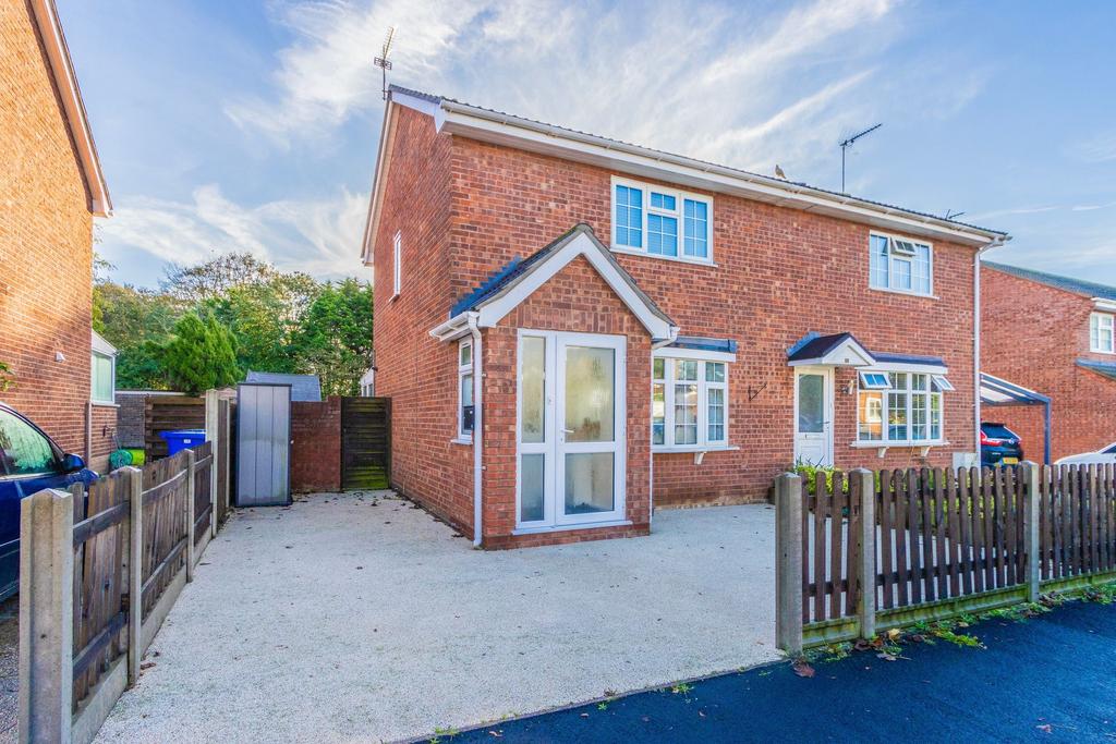 Peregrine Way, Kessingland 3 bed semidetached house for sale £240,000