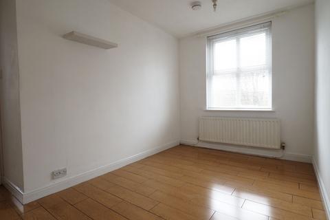 2 bedroom ground floor flat to rent, Church Road, New Mills, SK22