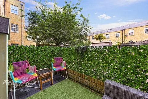 33 William Square, London, SE16 5XJ