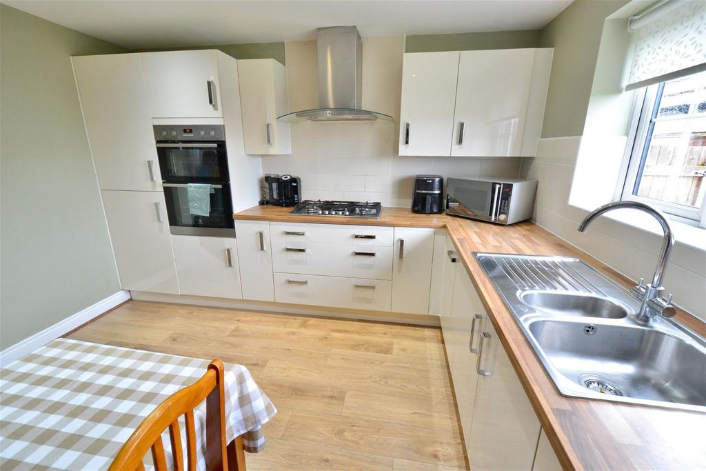 Sunset Way, Evesham, WR11 3JX 4 bed detached house for sale £450,000