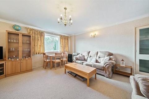 16 Clifton Close, Orpington, BR6 7DQ