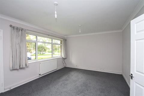 2 bedroom ground floor flat to rent, Exmoor Drive, Worthing, BN13 2JL