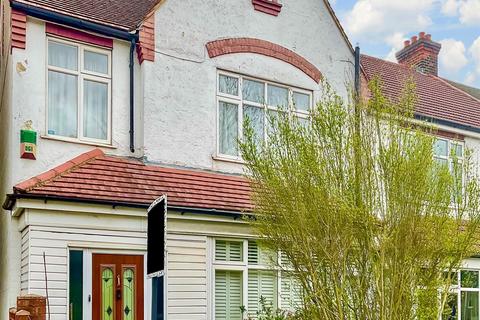 4 bedroom end of terrace house for sale - High Road, South Woodford