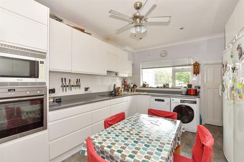 4 bedroom end of terrace house for sale, High Road, South Woodford