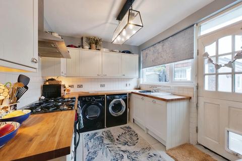 2 bedroom chalet for sale, London Road, Leigh-on-sea, SS9