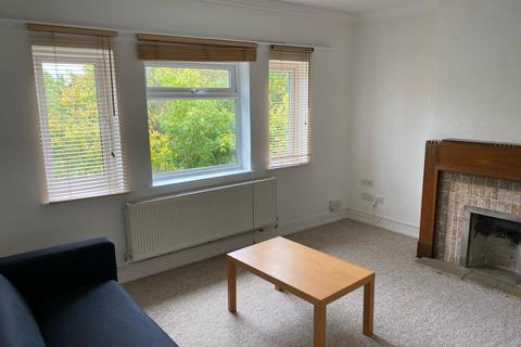 2 bedroom flat to rent, Kingston Road, Staines, TW18