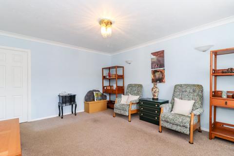 2 bedroom bungalow for sale, Cavendish Road, Chesham, Buckinghamshire, HP5