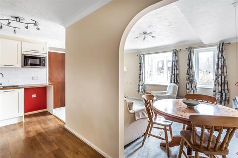 2 bedroom retirement property for sale, Canterbury Court, Station Road, Dorking, Surrey, RH4