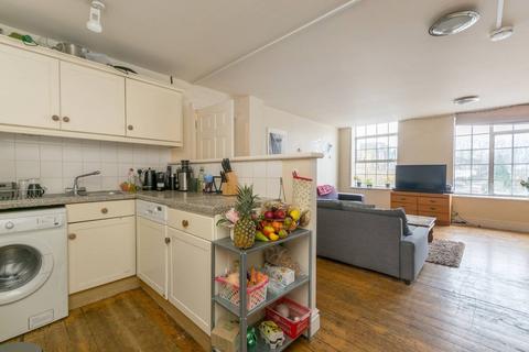 3 bedroom flat to rent, Melville Villas Road, Acton, London, W3