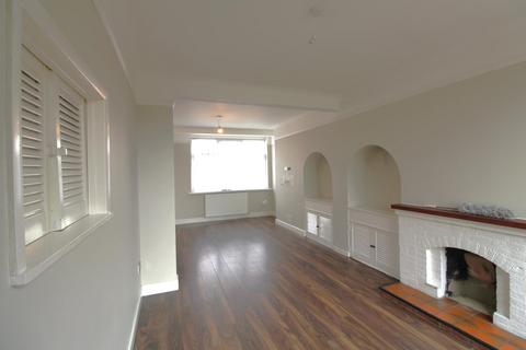 3 bedroom terraced house to rent, Preston gardens