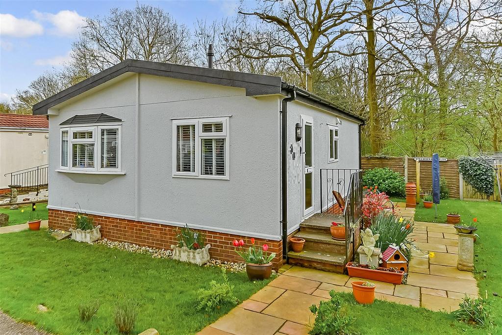 Shalloak Road, Broad Oak, Canterbury... 2 bed park home for sale £145,000