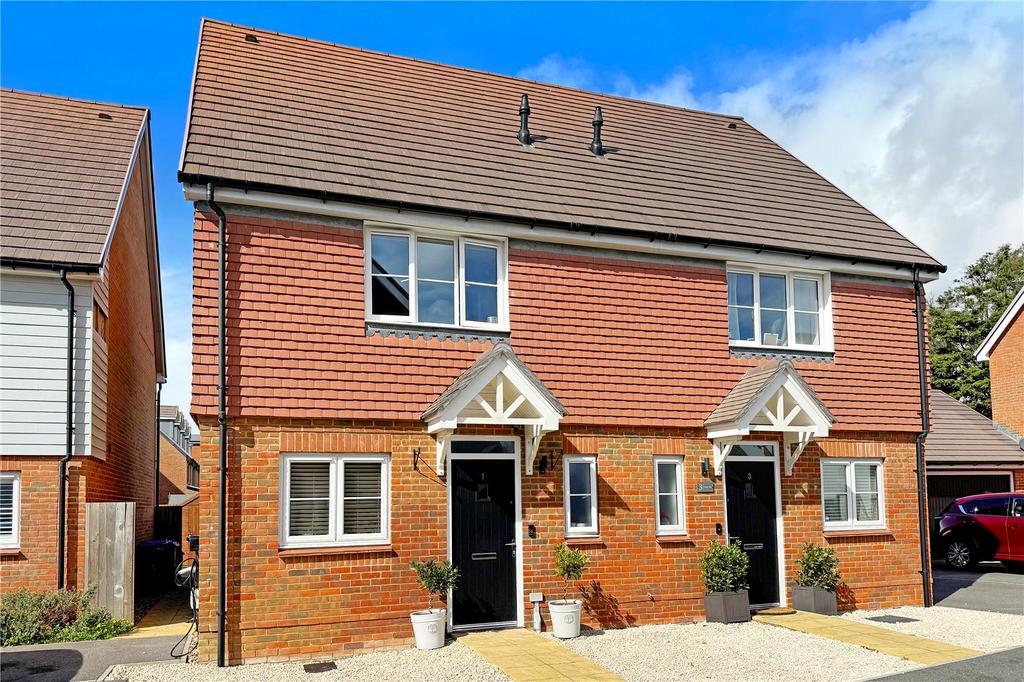 Elder Way, Angmering, Littlehampton... 2 bed semidetached house for