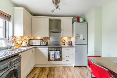 2 bedroom flat to rent, Cavendish Road, Brondesbury, London, NW6
