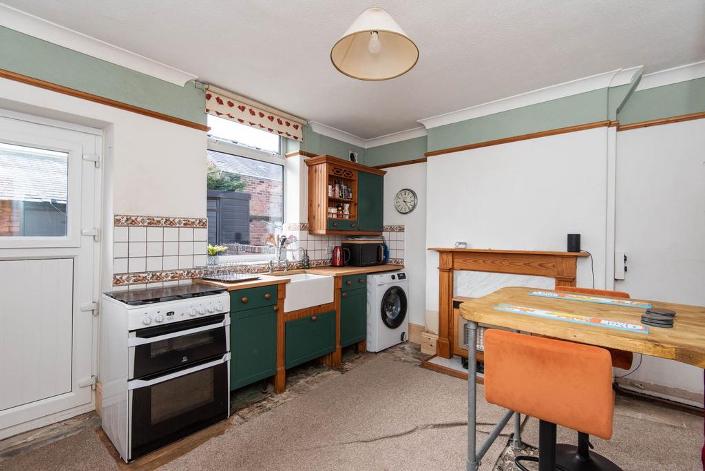 Chesterfield, Chesterfield S40 2 bed semidetached house for sale £80,000
