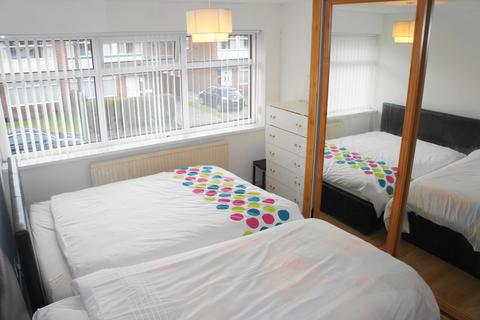 18 Ashley Close, Rochdale, OL11 3EP