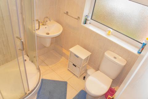 18 Ashley Close, Rochdale, OL11 3EP