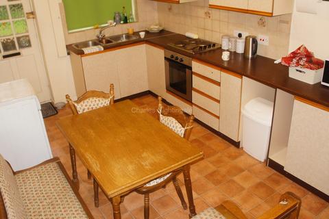 16 Walden Avenue, Oldham, OL4 2PW