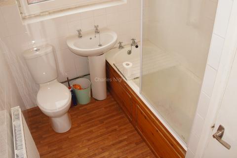 16 Walden Avenue, Oldham, OL4 2PW