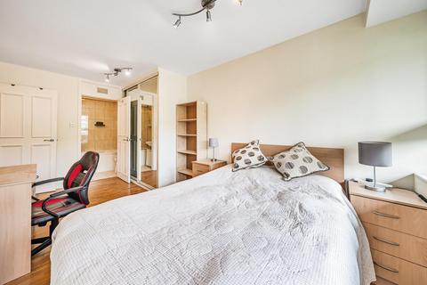 3 bedroom flat for sale, Bullen Street, Battersea