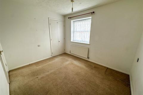3 bedroom semi-detached house to rent, Trentham Close, Paignton, TQ3 3GF