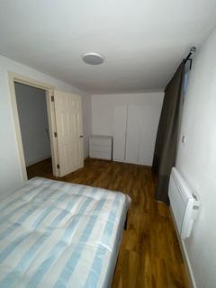 2 bedroom flat to rent, High Street, Hounslow TW3
