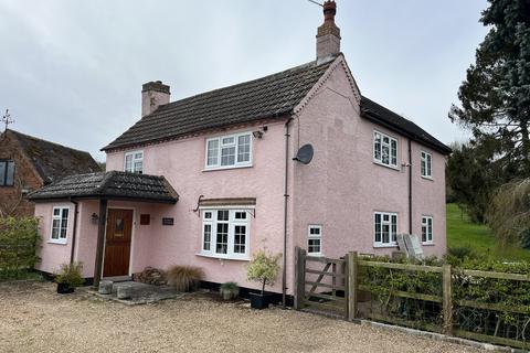 4 bedroom detached house to rent, Low Road, Church Lench, WR11