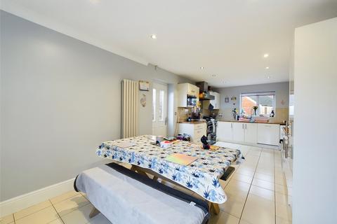 4 bedroom detached house for sale, Staxton Drive Kingsway, Quedgeley, Gloucester, Gloucestershire, GL2