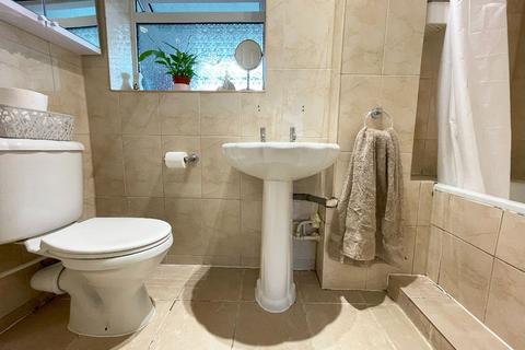 70 Dudley Road, Romford, RM3 8LL