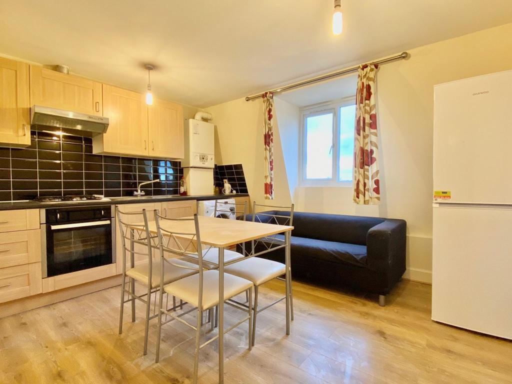 Two Bedrooms flat to rent in Colliers Wood